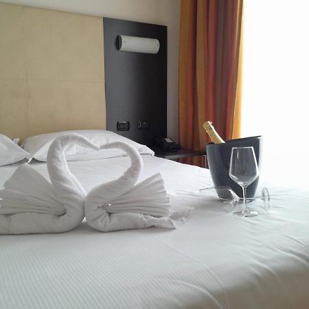 Elysium Hotel Raya Mediglia Exteriér fotografie