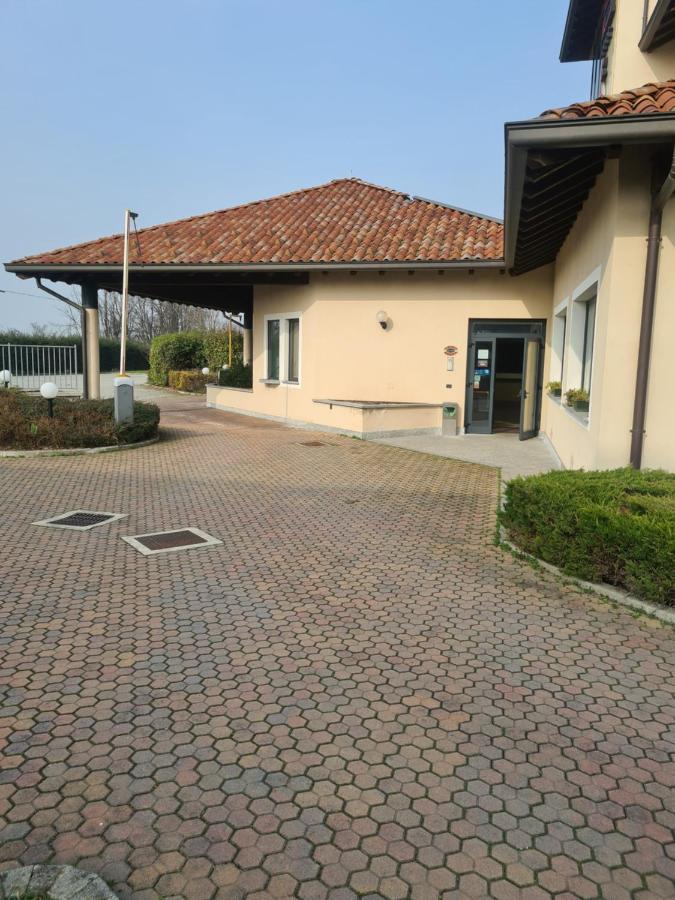 Elysium Hotel Raya Mediglia Exteriér fotografie