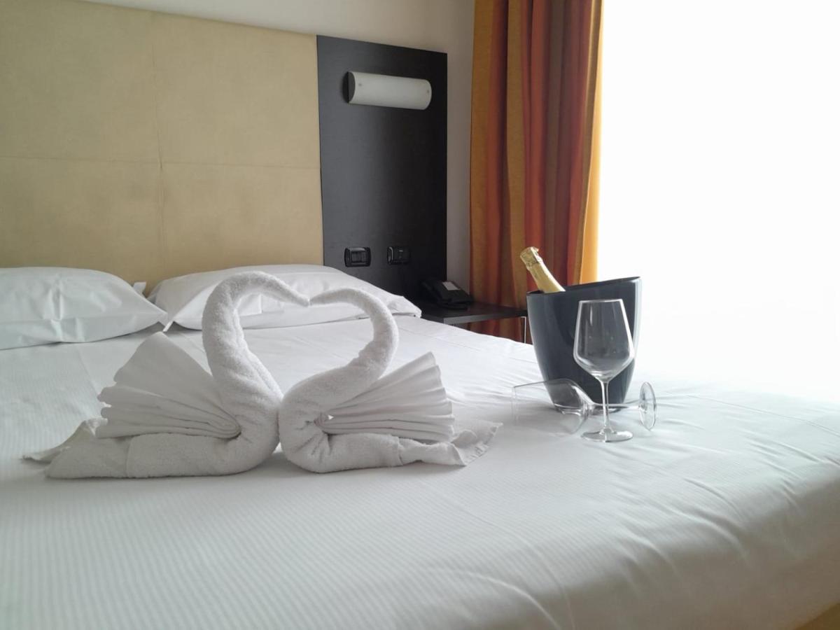 Elysium Hotel Raya Mediglia Exteriér fotografie