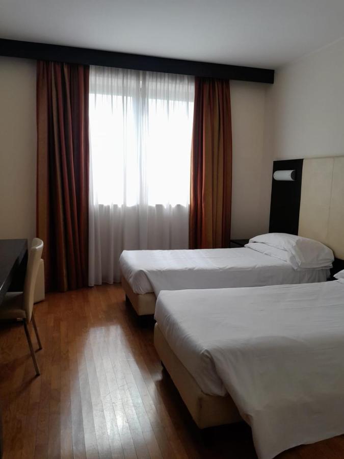 Elysium Hotel Raya Mediglia Exteriér fotografie