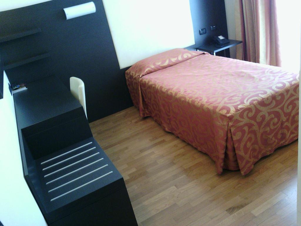 Elysium Hotel Raya Mediglia Exteriér fotografie