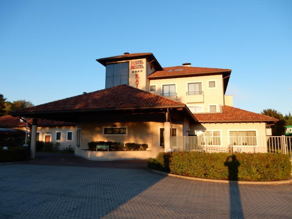 Elysium Hotel Raya Mediglia Exteriér fotografie