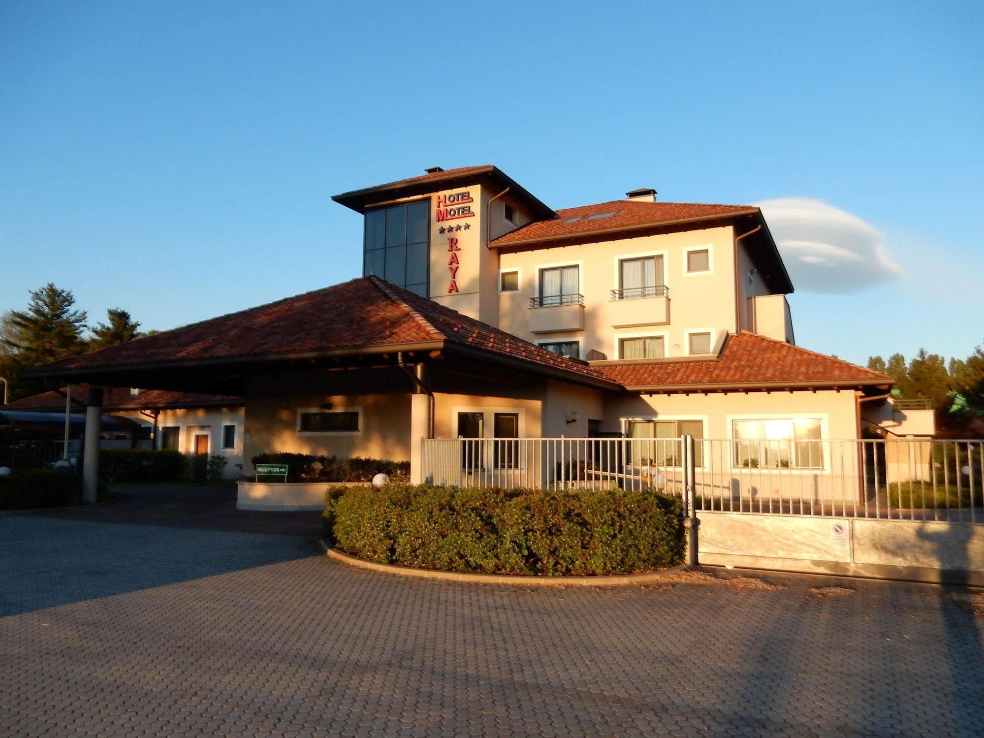 Elysium Hotel Raya Mediglia Exteriér fotografie