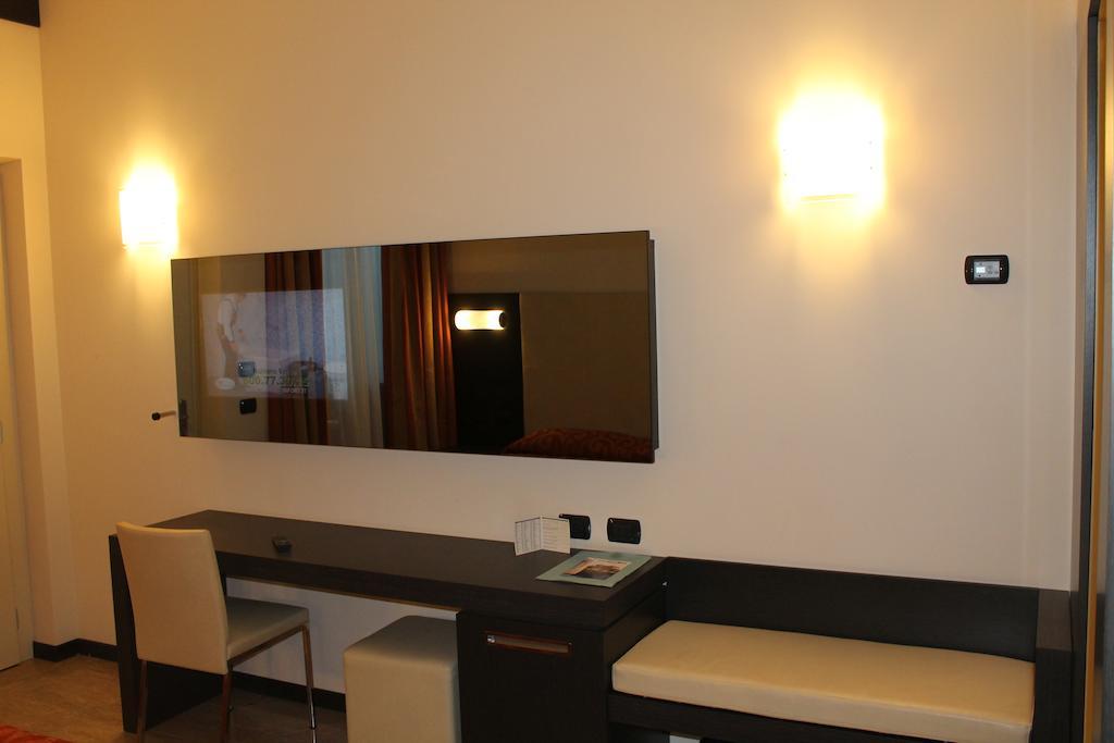 Elysium Hotel Raya Mediglia Exteriér fotografie